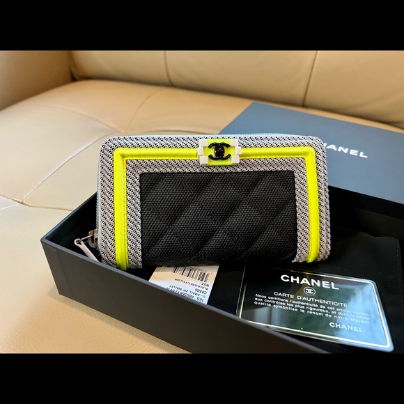CHANEL Flou small zipped boy wallet limited edition brand new - Picture 9 of 13